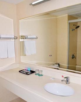 Motel 168 Shanghai Pudong Huinan Metro Station Tesco Екстер'єр фото