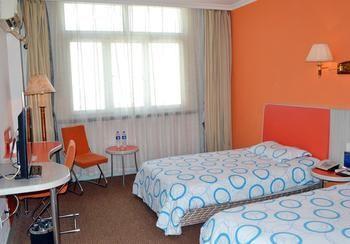 Motel 168 Shanghai Pudong Huinan Metro Station Tesco Екстер'єр фото