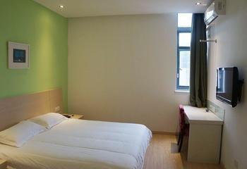 Motel 168 Shanghai Pudong Huinan Metro Station Tesco Екстер'єр фото
